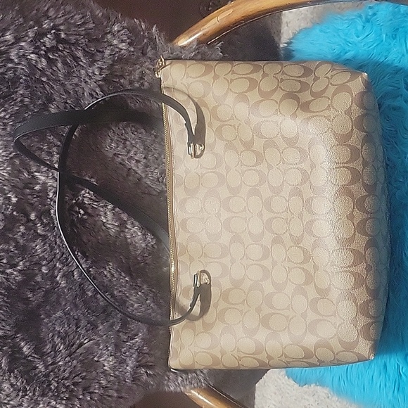 COACH SIGNATURE TOTE BAG